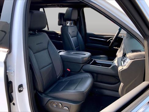 Used 2021 GMC Yukon Denali w/ Denali Ultimate Package AWD/4WD image 7