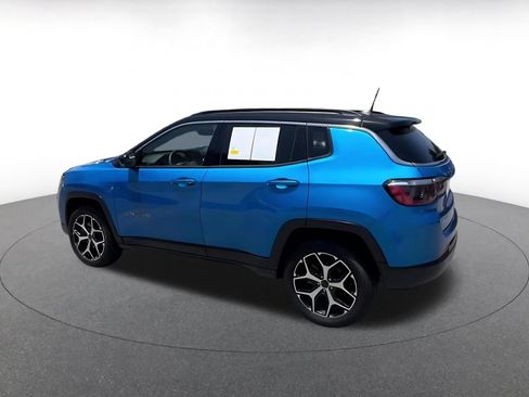 Used 2025 Jeep Compass Limited AWD/4WD image 9