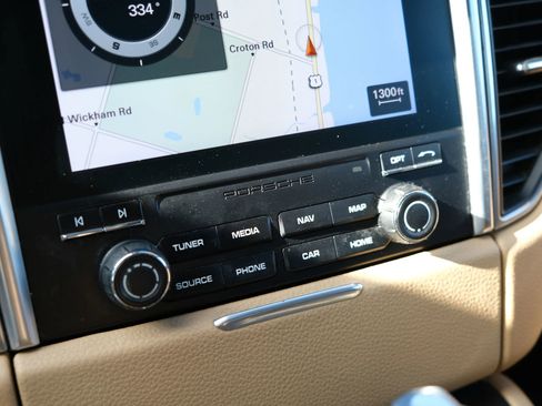 Used 2017 Porsche Macan image 31