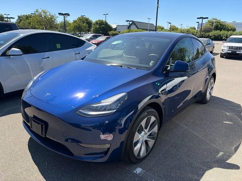 Used 2022 Tesla Model Y Long Range AWD/4WD image 3
