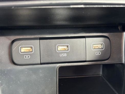 Certified 2023 Kia Sorento LX image 25