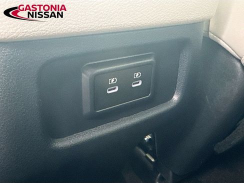 Used 2026 Nissan Pathfinder SL FWD image 33