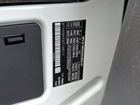 Used 2025 Mercedes-Benz Sprinter 2500 image 28