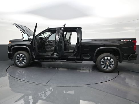 Used 2023 Chevrolet Silverado 2500 Custom w/ Custom Value Package AWD/4WD image 31
