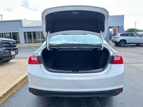 Used 2016 Chevrolet Malibu LT FWD image 10