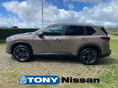 Used 2024 Nissan Rogue SV w/ SV Premium Package FWD image 22
