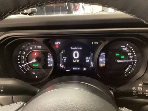 Used 2025 Jeep Wrangler Unlimited Rubicon 4xe w/ Convenience Group image 19