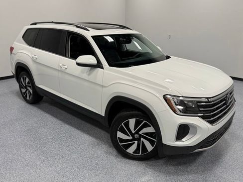 Used 2024 Volkswagen Atlas SE FWD image 40