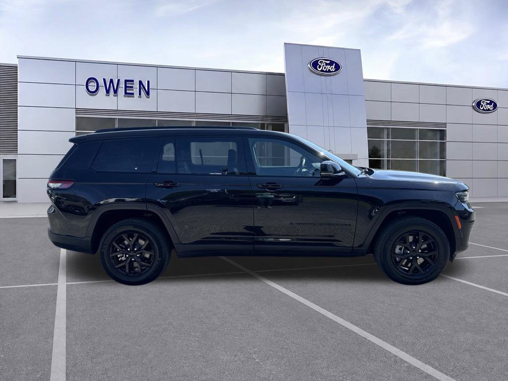 Used 2024 Jeep Grand Cherokee L Laredo AWD/4WD image 7