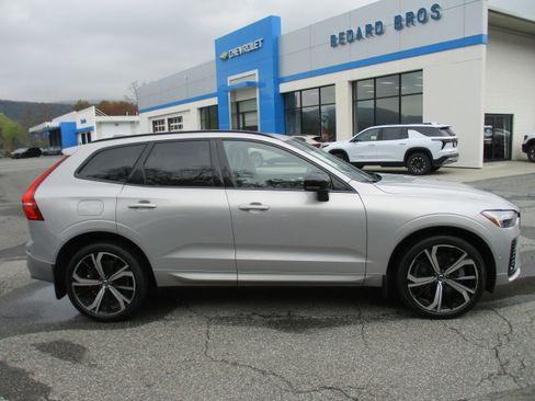 Used 2024 Volvo XC60 T8 Ultimate w/ Protection Package Premier AWD/4WD image 4