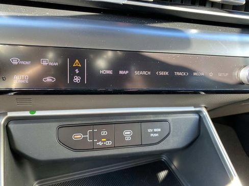 New 2026 Kia Carnival LX image 12