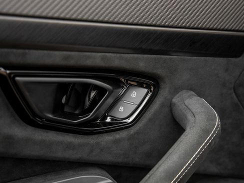 Used 2024 Lamborghini Urus Performante AWD/4WD image 29