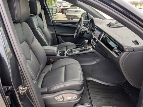 Certified 2026 Porsche Macan AWD/4WD image 25
