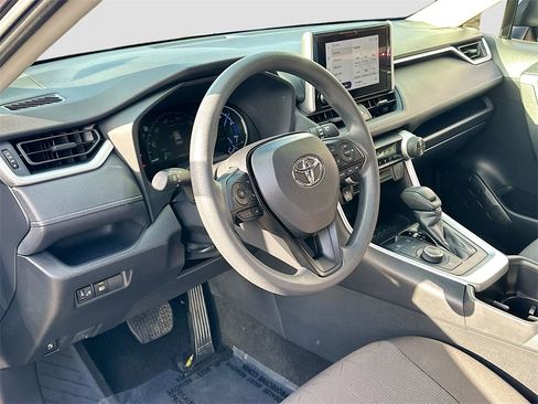 Used 2025 Toyota RAV4 XLE image 9