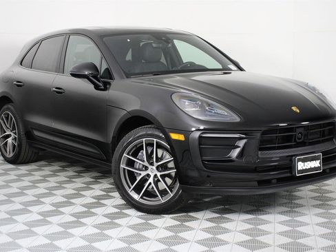 Used 2025 Porsche Macan image 9