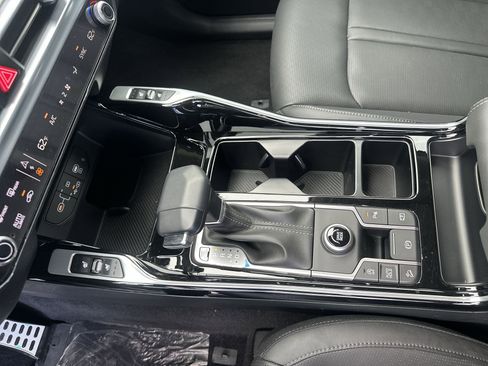 Certified 2025 Kia Sorento SX FWD image 20