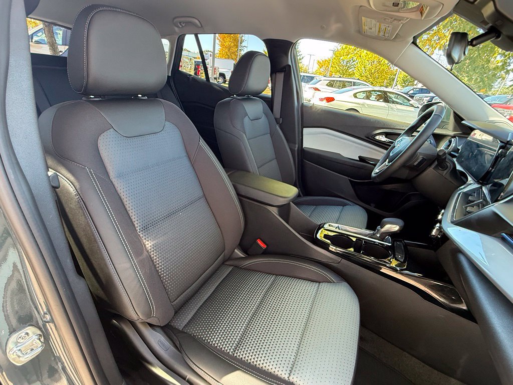 Used 2026 Chevrolet Trax LT w/ LT Convenience Package FWD image 25