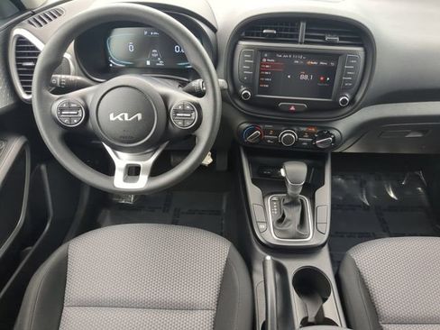 Used 2025 Kia Soul LX w/ LX Technology Package FWD image 14