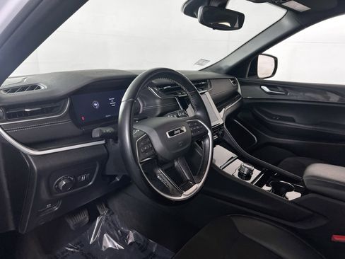 Used 2022 Jeep Grand Cherokee Altitude image 9