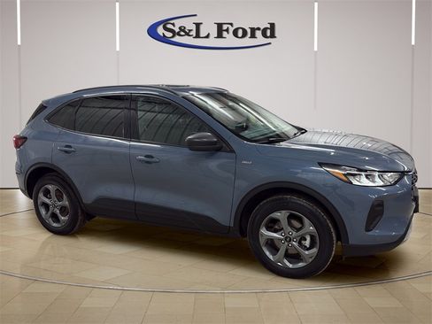 Used 2025 Ford Escape ST-Line image 9