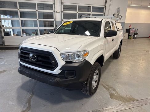Used 2020 Toyota Tacoma SR image 3