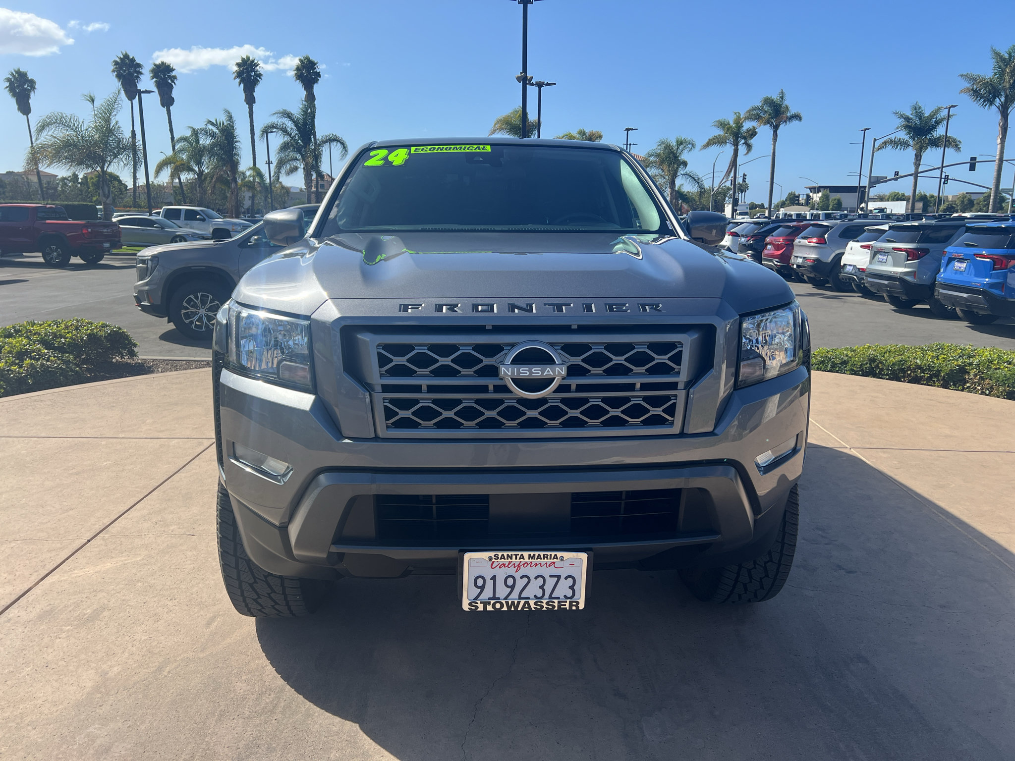 Used 2024 Nissan Frontier SV w/ SV Convenience Package RWD image 2