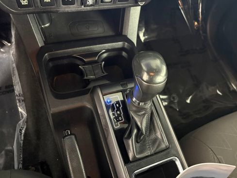 Used 2019 Toyota Tacoma TRD Sport w/ Technology Package AWD/4WD image 19