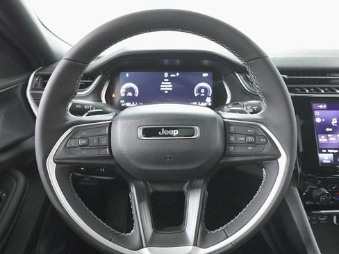 New 2025 Jeep Grand Cherokee L Altitude image 14