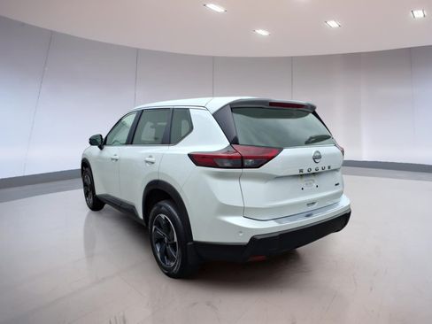 Used 2026 Nissan Rogue SV w/ Cold Weather Package AWD/4WD image 3
