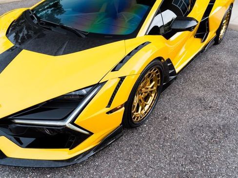 Used 2025 Lamborghini Revuelto AWD/4WD image 9
