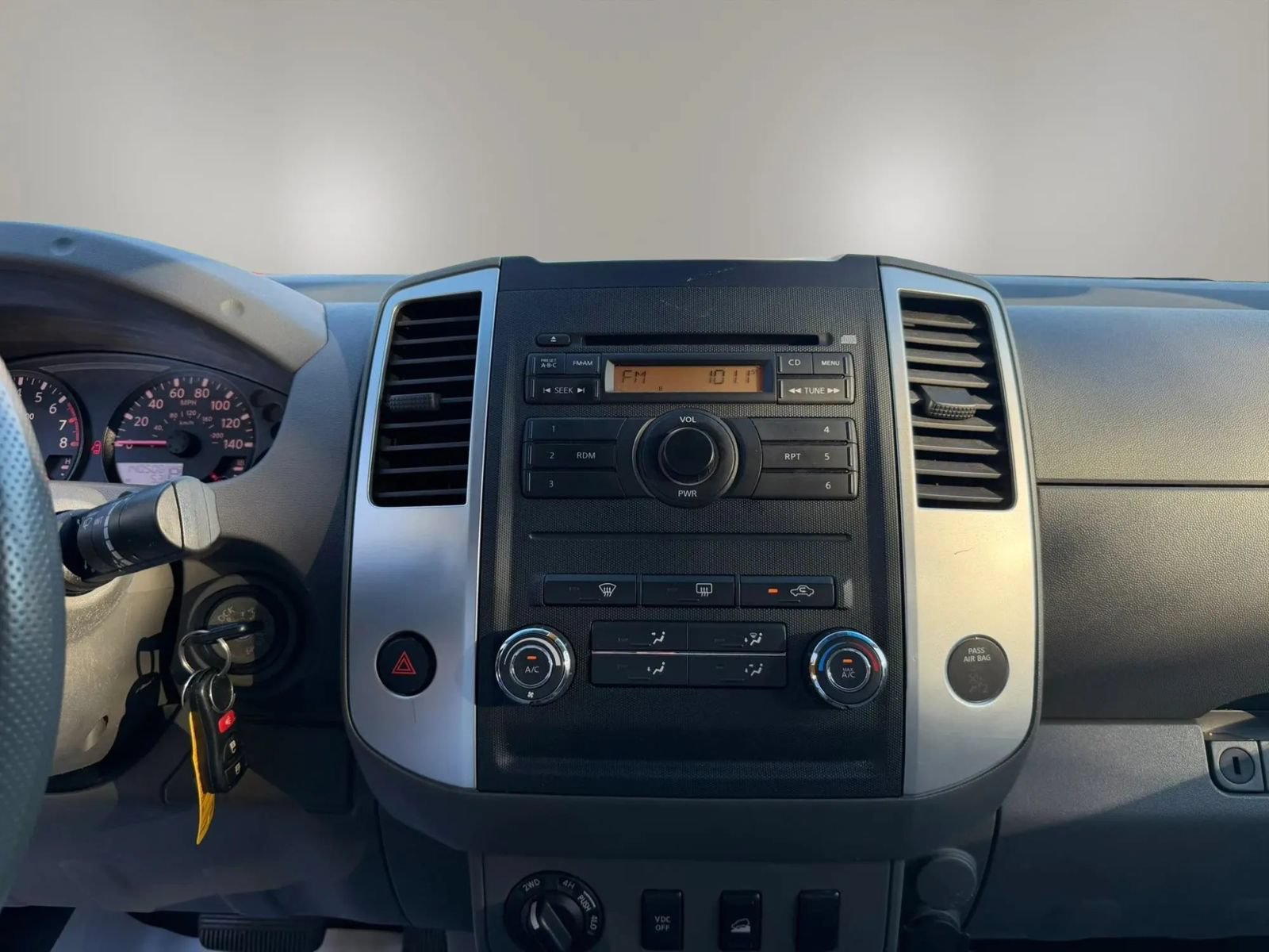 Used 2011 Nissan Frontier SV AWD/4WD image 17