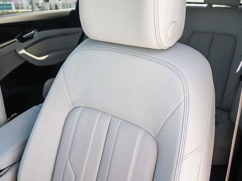 Used 2023 Audi e-tron Premium Plus w/ Premium Plus Package AWD/4WD image 36