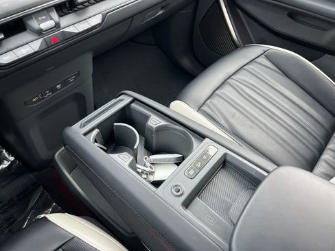 Used 2024 Kia EV9 GT-Line image 32