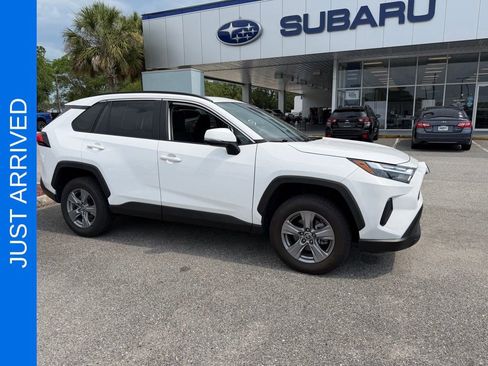 Used 2022 Toyota RAV4 XLE w/ Convenience Package FWD image 1