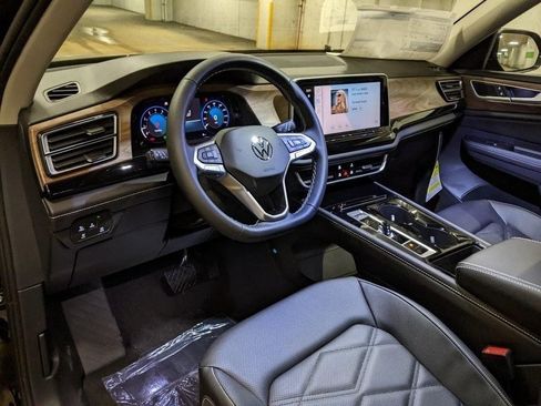 New 2026 Volkswagen Atlas SE w/ Black Wheel Package image 8