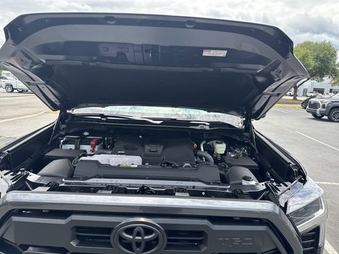 New 2026 Toyota Tundra Limited AWD/4WD image 37