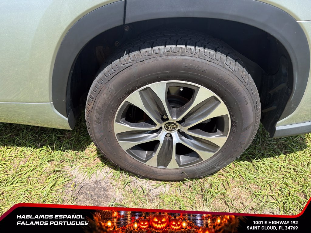 Used 2022 Toyota Highlander XLE FWD image 11