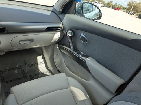 Used 2025 Genesis GV60 RWD image 19