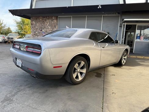 Used 2015 Dodge Challenger SXT w/ Driver Convenience Group image 11