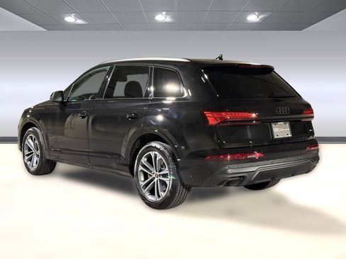 Certified 2025 Audi Q7 2.0T Premium w/ Convenience Plus Package image 3