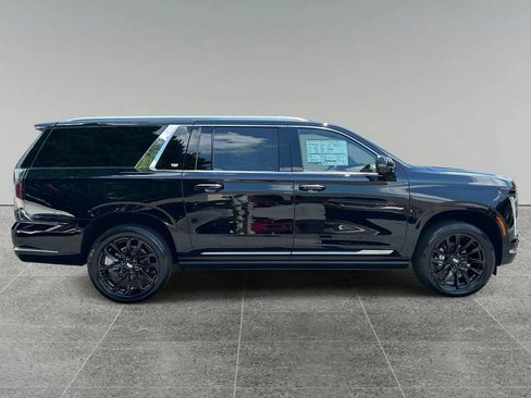 New 2026 Cadillac Escalade ESV Luxury AWD/4WD image 6