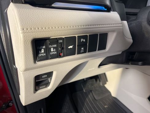 Certified 2025 Honda Odyssey Touring image 33