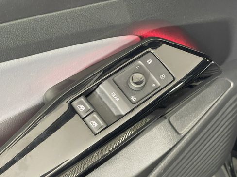 Used 2022 Volkswagen ID.4 Pro image 21