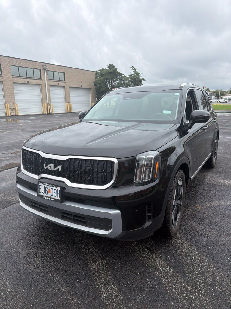 Certified 2024 Kia Telluride EX w/ EX Captain's Chair Package AWD/4WD image 2
