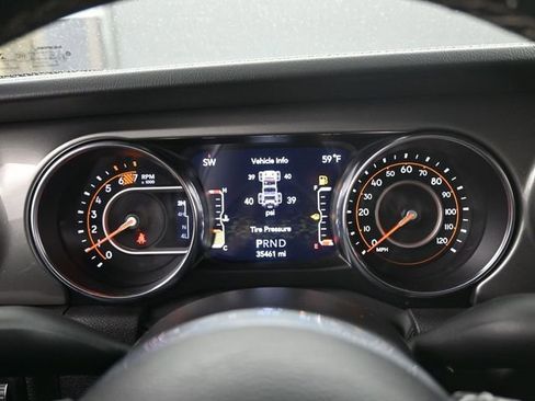 Used 2022 Jeep Wrangler Unlimited Sahara image 9