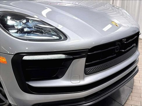 Used 2026 Porsche Macan AWD/4WD image 32