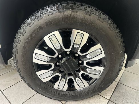 Used 2025 GMC Sierra 3500 Denali w/ Denali Reserve Package image 17