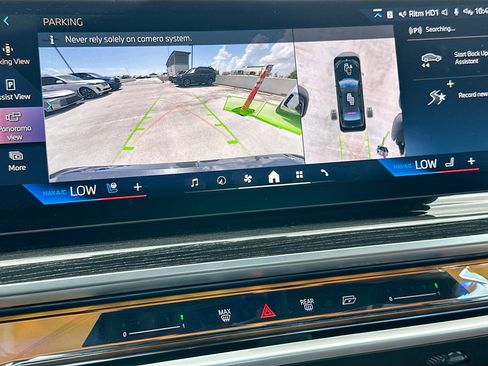 Certified 2024 BMW i7 xDrive60 w/ Premium Package AWD/4WD image 13