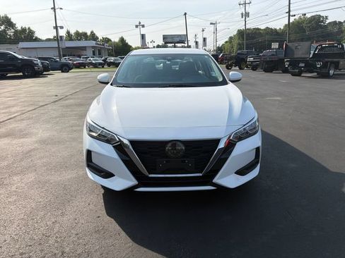 Used 2022 Nissan Sentra SV FWD image 2