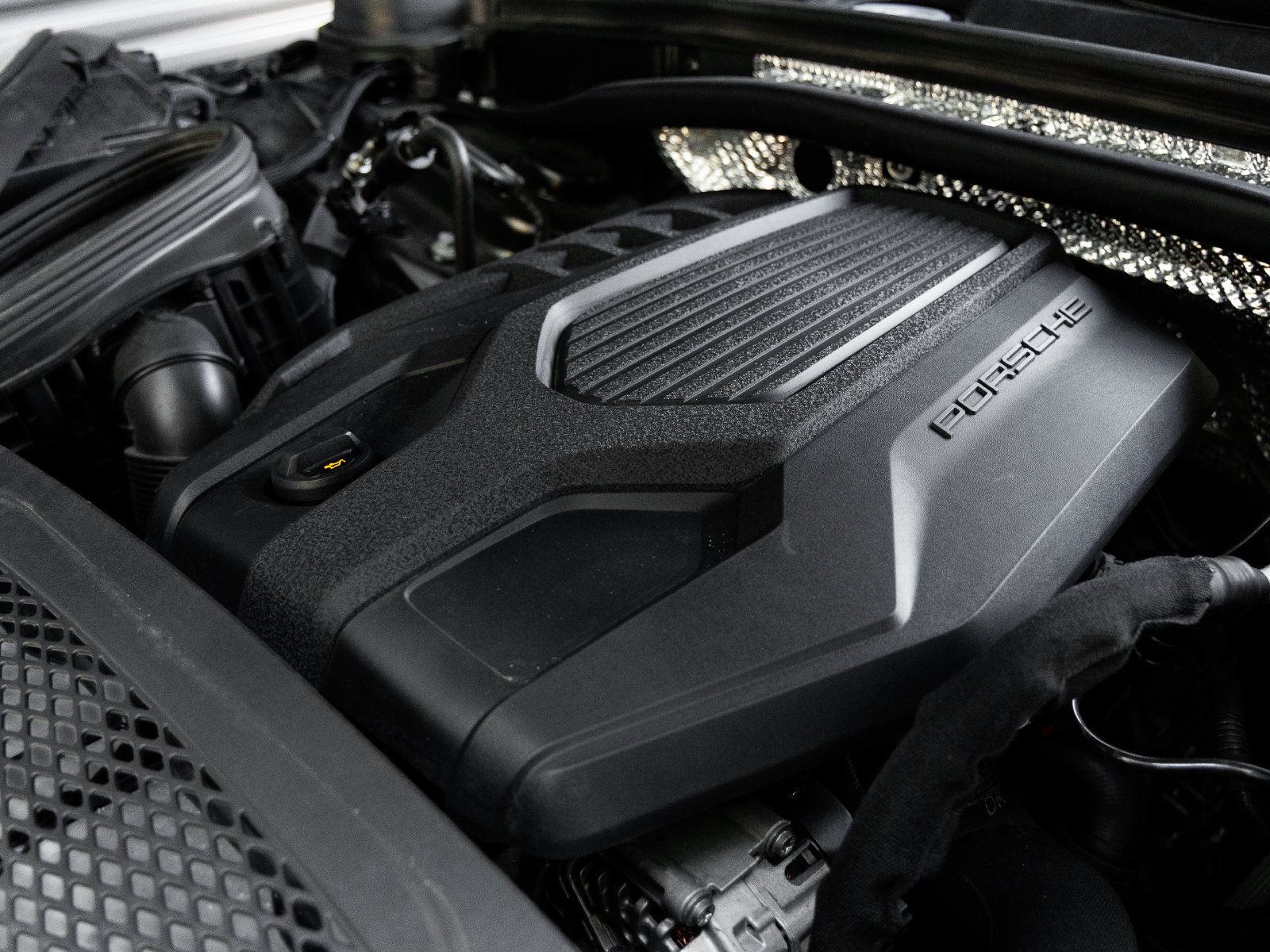 Used 2023 Porsche Macan AWD/4WD image 38